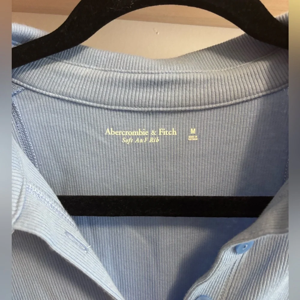 NWT Abercrombie light blue Soft-Rib polo bodysuit. Size M - Picture 3 of 5